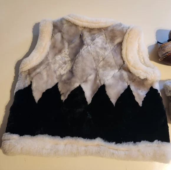 Kids' Handmade Fur Vest and Sheepskin Booties Set - Picture 2 of 5